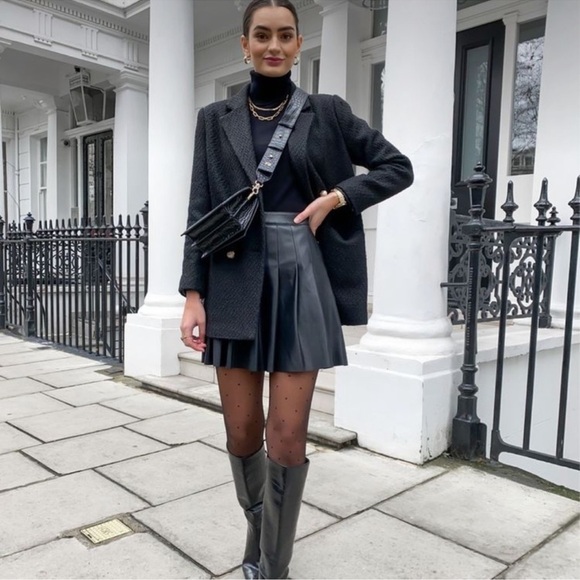 ABERCROMBIE AND FITCH VEGAN LEATHER HIGH RISE PLEATED MINI SKIRT (Faulty) - Picture 7 of 12